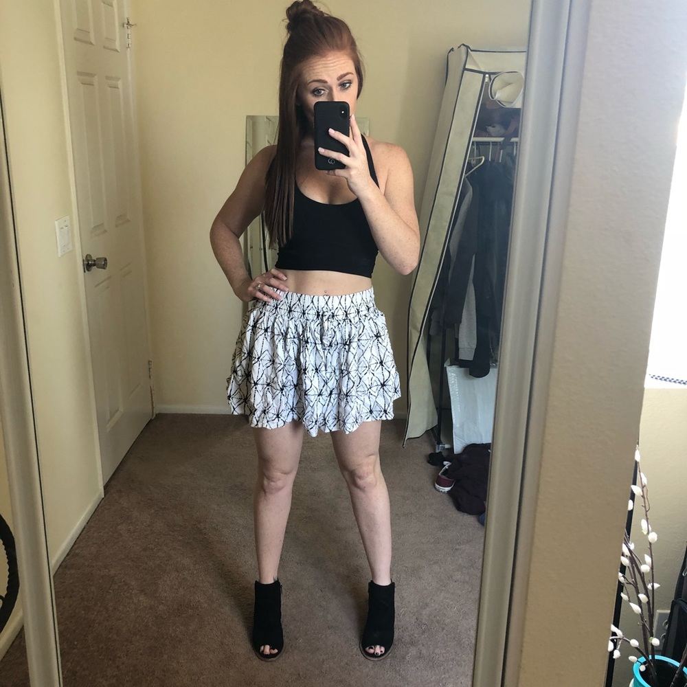 Flowy Shorts - Picture 2 of 6